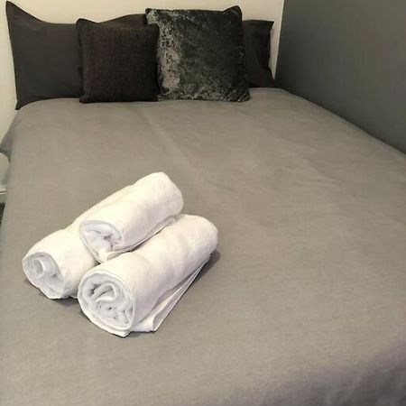 Stoke-on-TrentSimple And Sweet, Flat On Lewis Street - 1 Br公寓 外观 照片